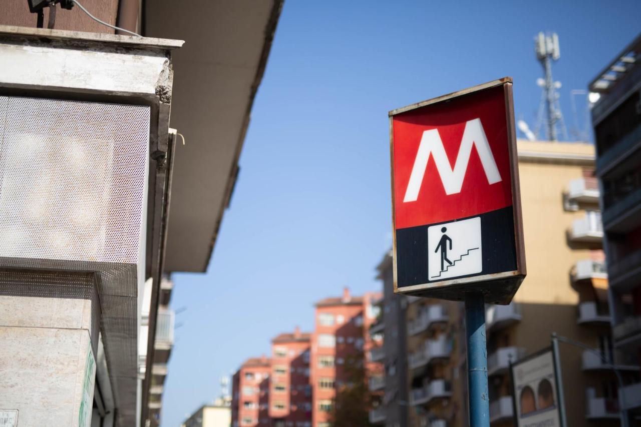 Lady Butterfly - Metro A Lucio Sestio Apartment Rome Luaran gambar